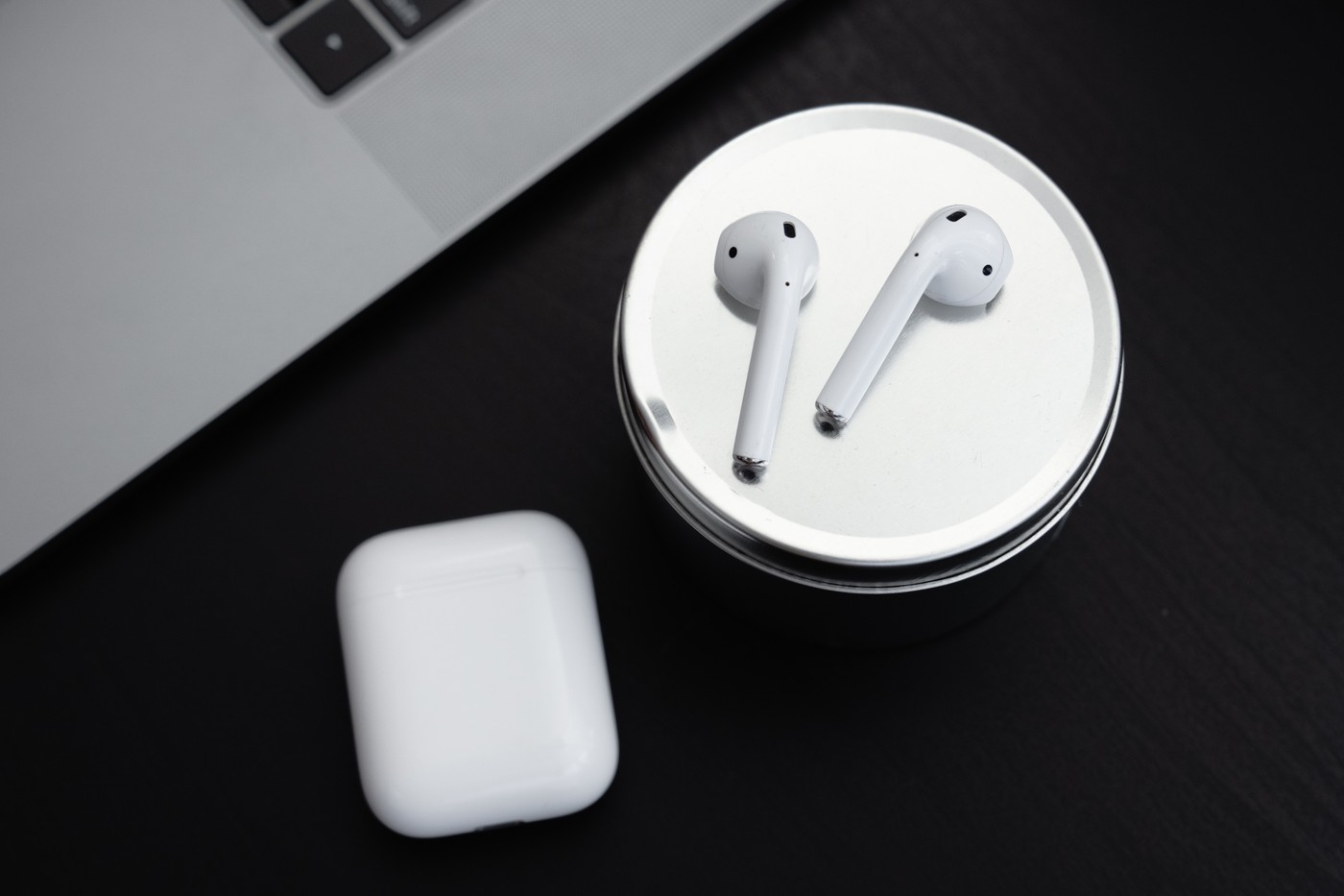 秘诀公开 − 如何以更低成本汰换受损 AirPods？