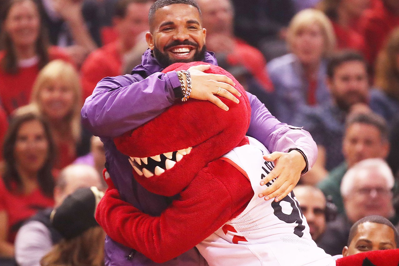 Drake 赠送 Toronto Raptors 全队 NBA 总冠军订制飞行夹克