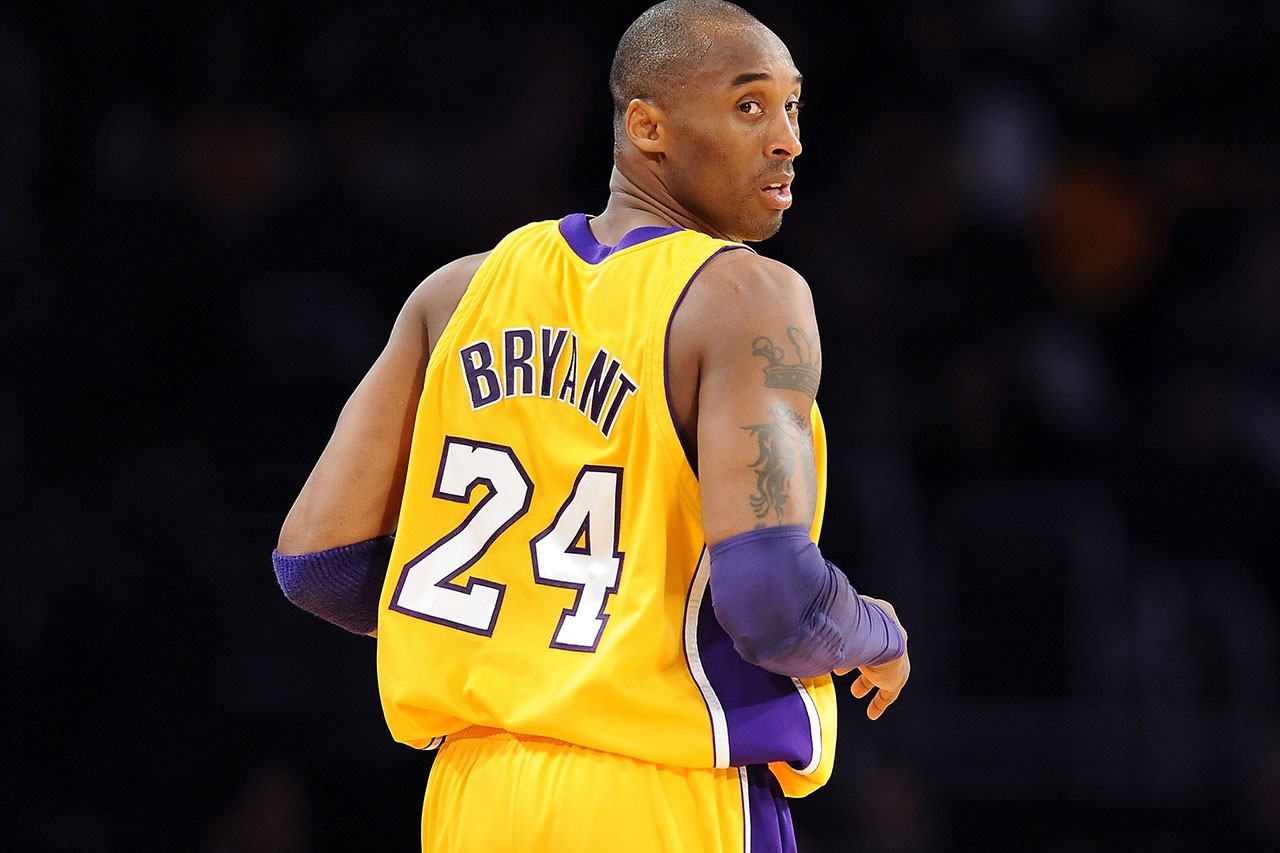 缅怀传奇− Lakers 于主场比赛提供所有观众免费Kobe Bryant T-Shirt_潮