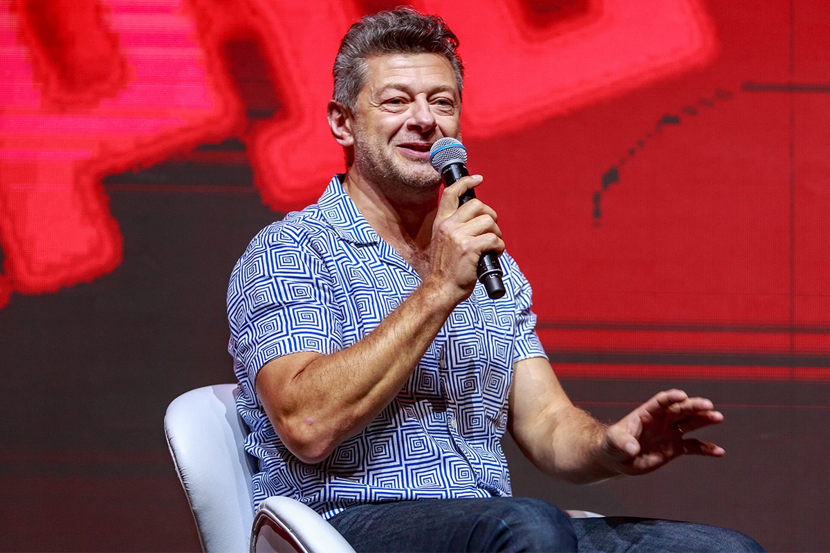 新任「阿福」Andy Serkis 透露新版《The Batman》将比过往 Batman 电影更「黑暗」