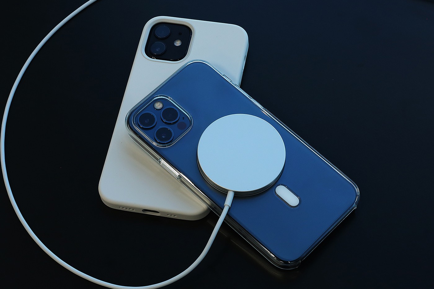 Apple iPhone 12 无线充电器 MagSafe 可适用 Android 智慧型手机