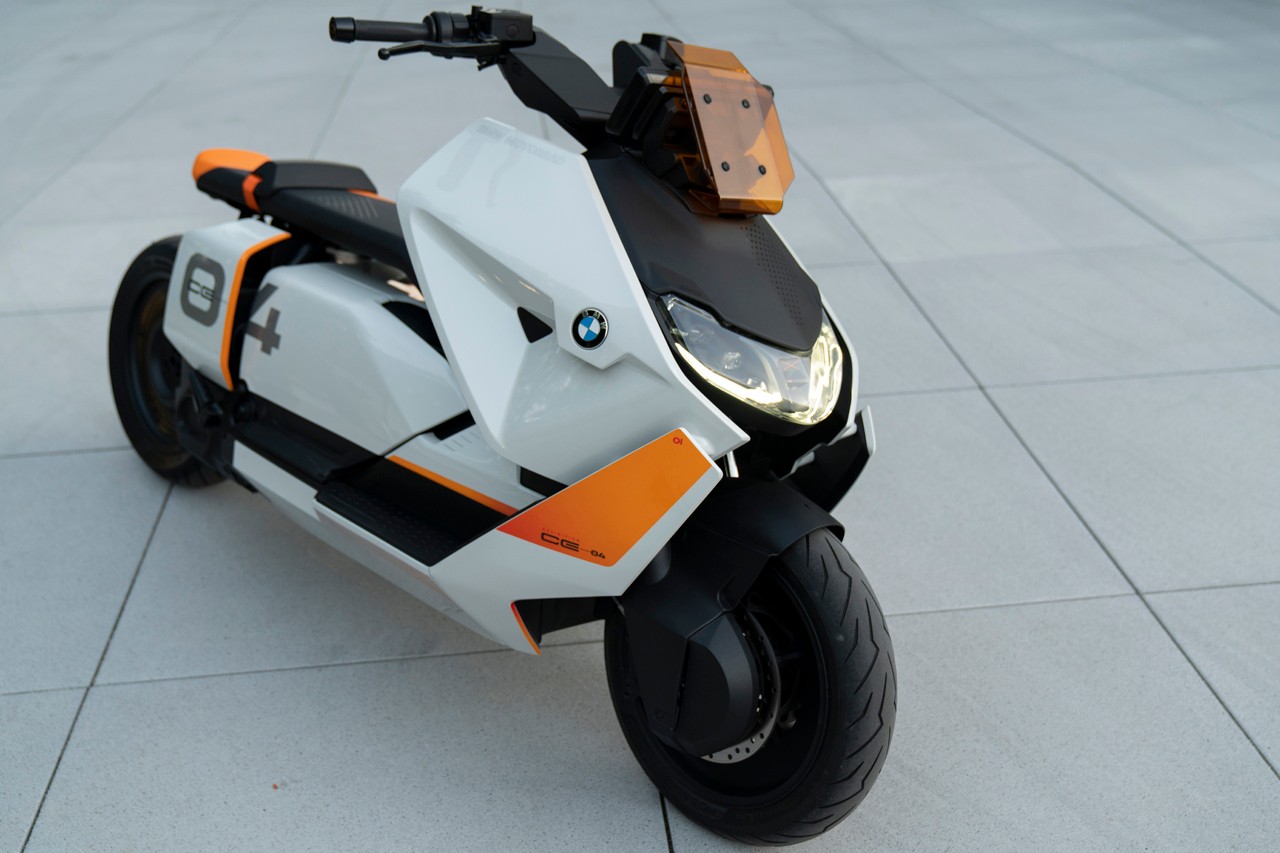 BMW Motorrad 发表全新电能摩托车 Definition CE 04