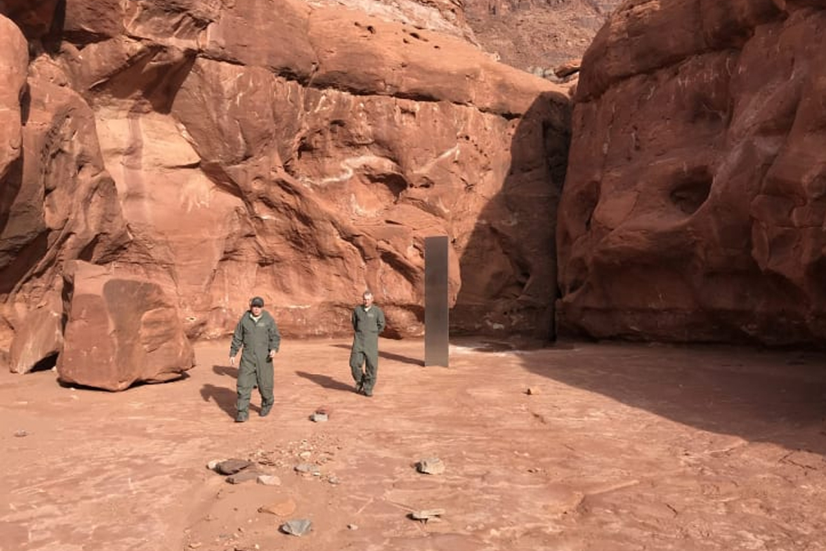 消息称美国犹他州沙漠出现近似《2001: A Space Odyssey》的不明巨大金属碑
