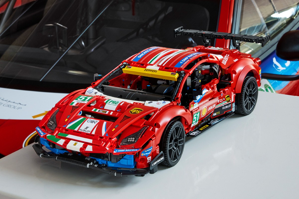 LEGO Technic™ 实体化 Ferrari 488 GTE「AF Corse #51」积木模型