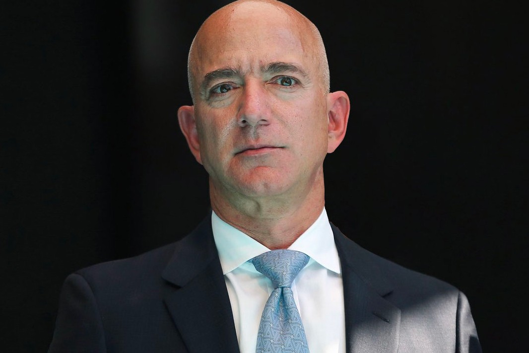 Amazon CEO Jeff Bezos 无预警宣布即将卸任 & 公布新任接班人