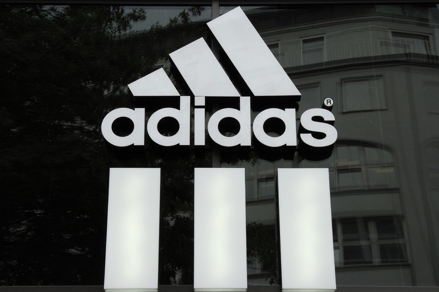 adidas 宣布即将开始进行 Reebok 分拆业务报价