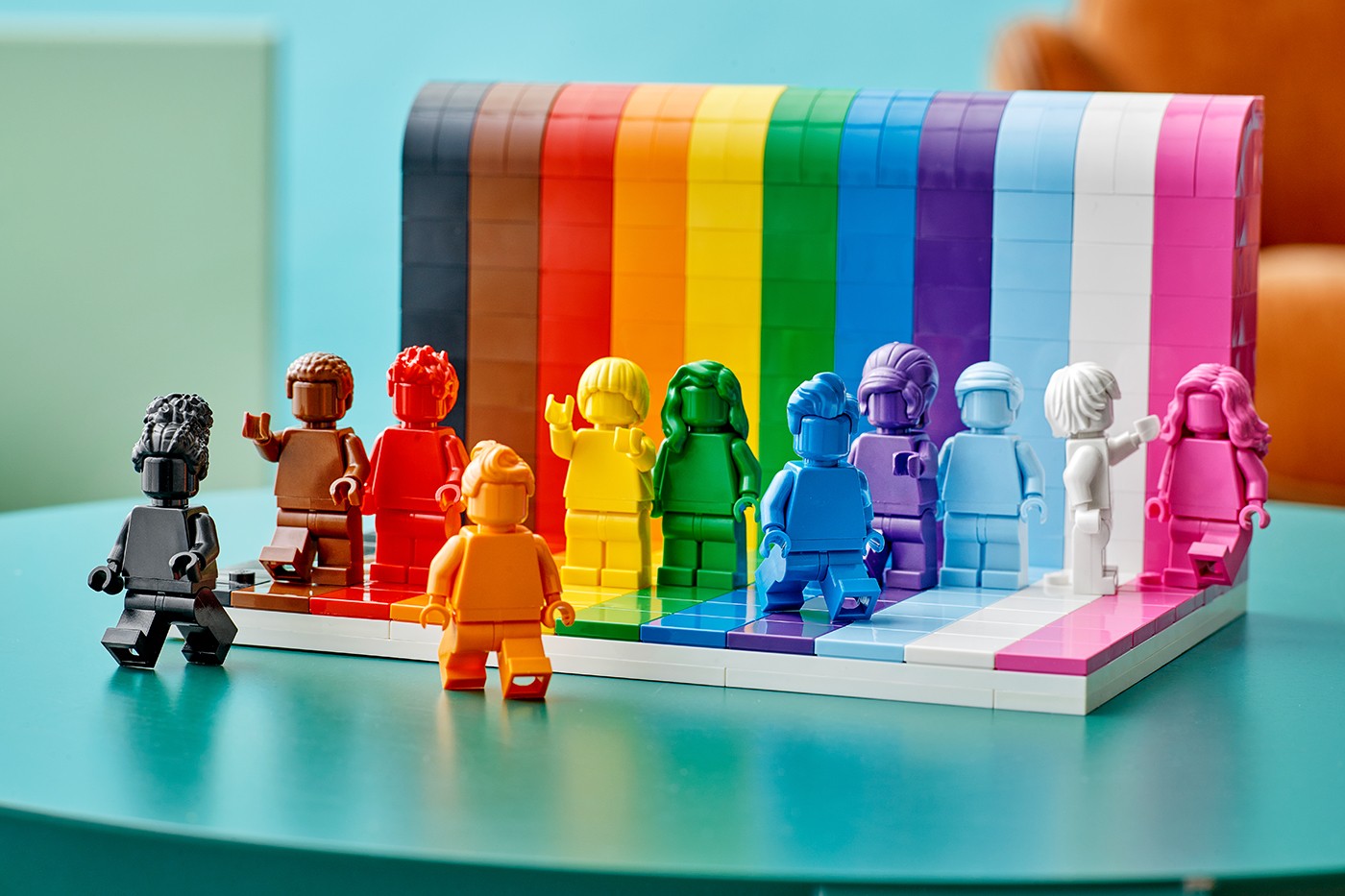 LEGO 打造全新 LGBTQIA + 彩虹旗帜积木组合