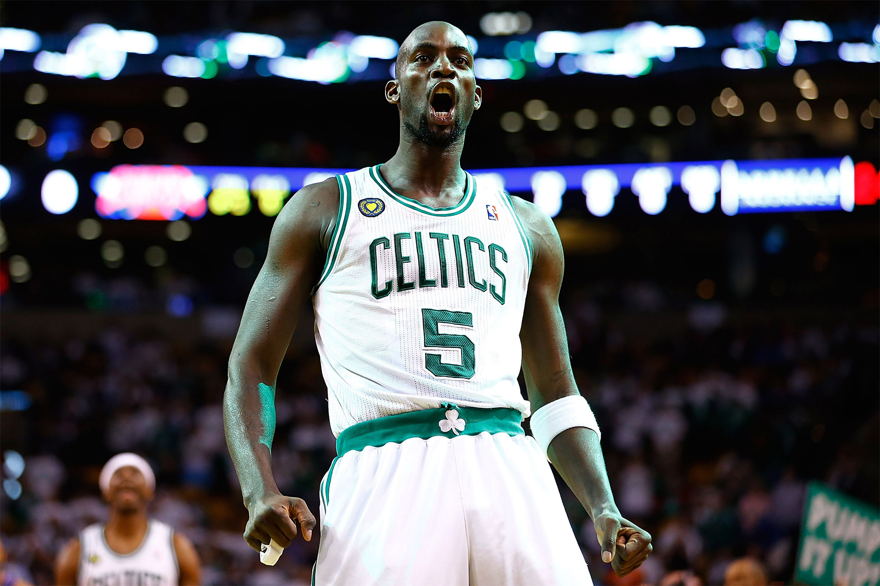 Kevin Garnett 回应 Kyrie Irving 赛场上「重踏」Boston Celtics 队徽行为