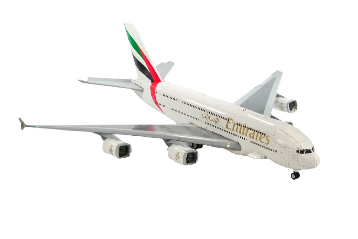LEGO 玩家 BigPlanes 打造多达 40,000 件积木 Emirates 航空 A380 模型