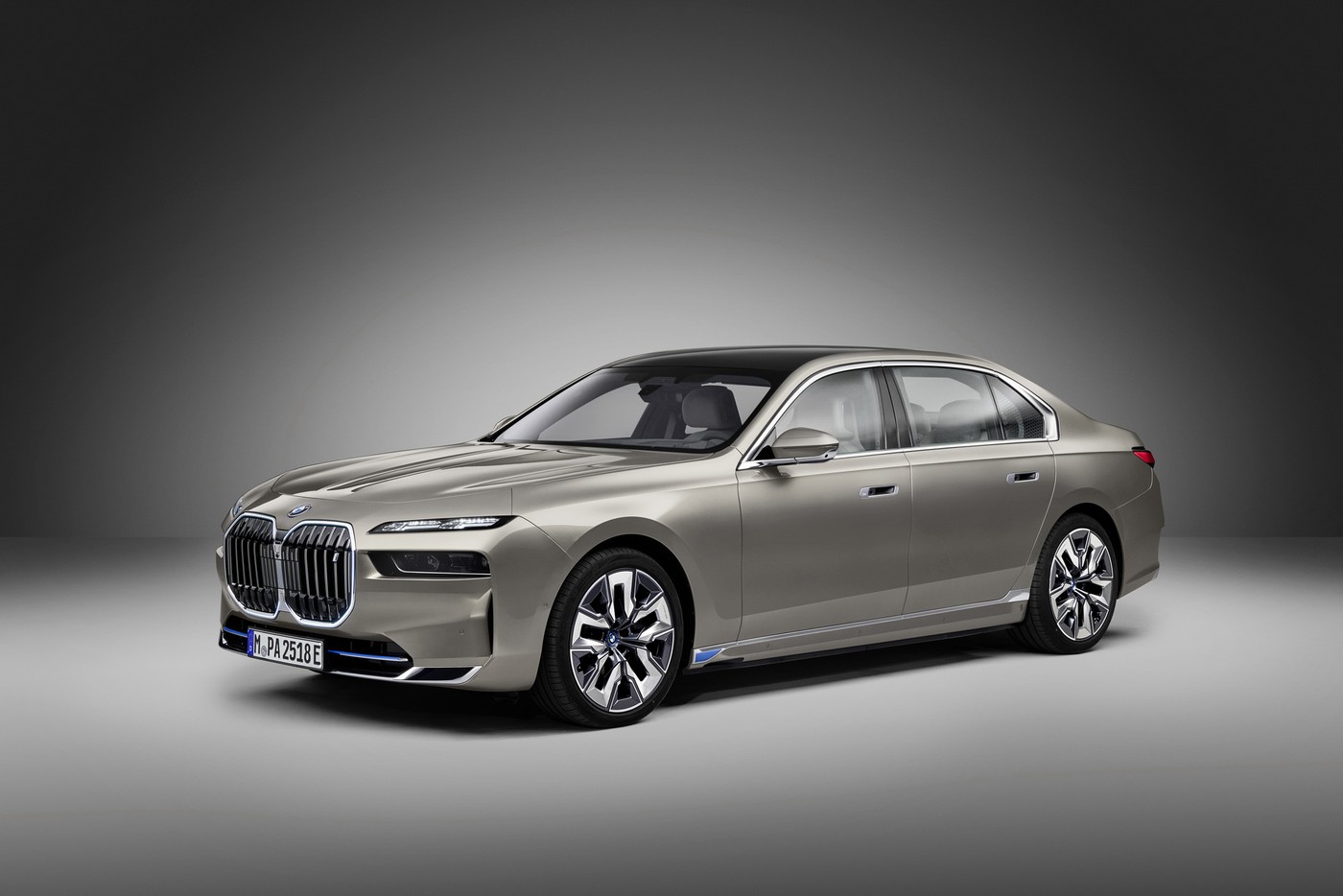 BMW 正式发表全新电能车型 i7