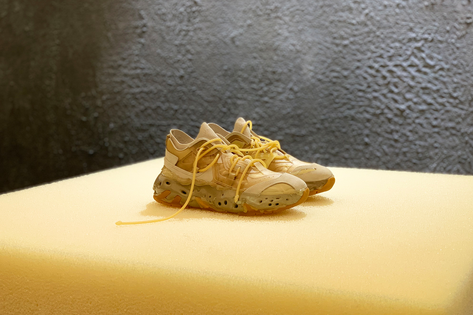 新晋设计品牌 KING’S KNIGHT’S PAWN 发布首款 4D 打印球鞋「PORTAL BUZZ 4D」