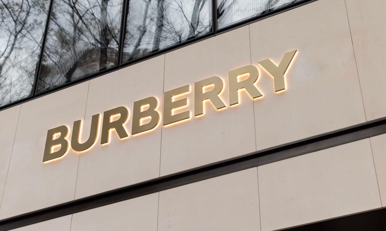 BURBERRY 因新冠病毒影响，同比销售额已下跌 50%
