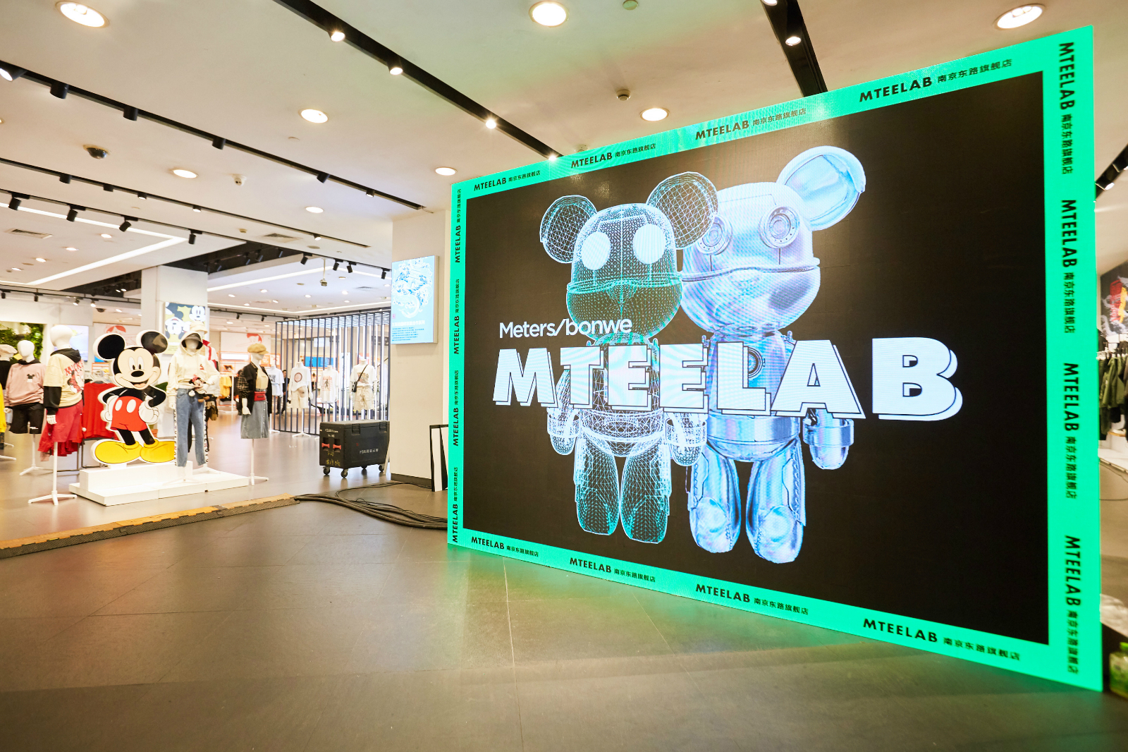 美特斯邦威于上海旗舰店开启潮流实验室 MTEE LAB