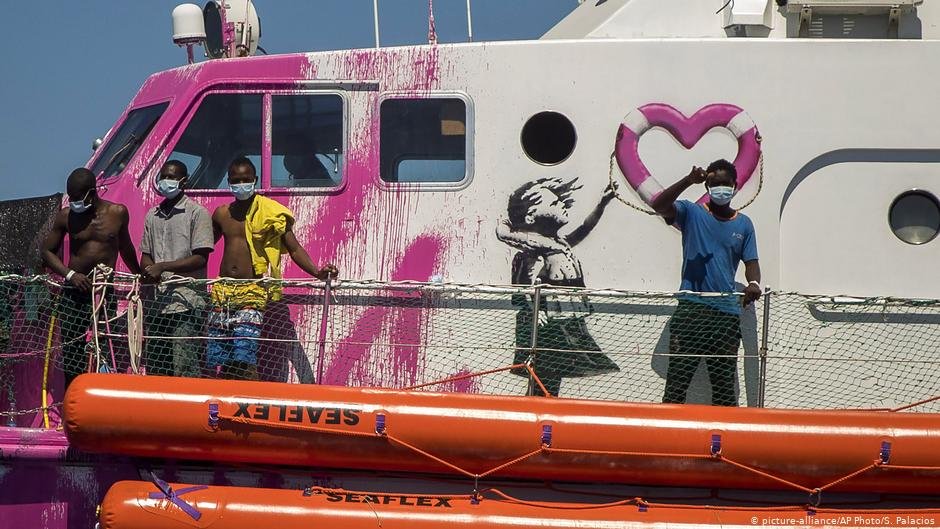 艺术家 Banksy 买下的难民救援船已救出 219 条生命