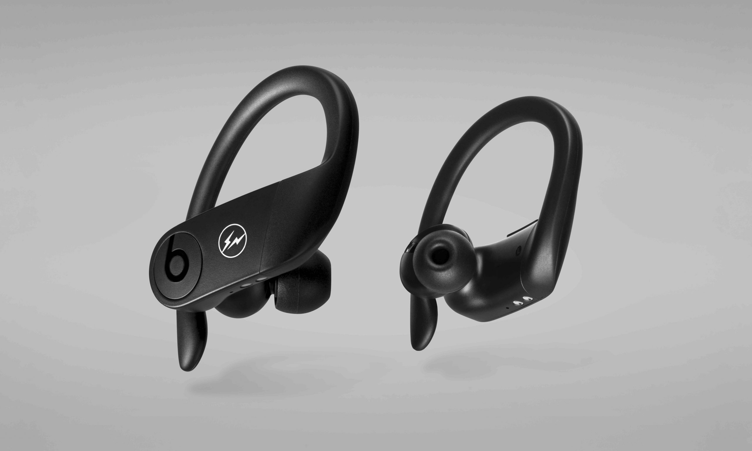 fragment design 以经典单色设计打造Beats Powerbeats Pro 特别版耳机_