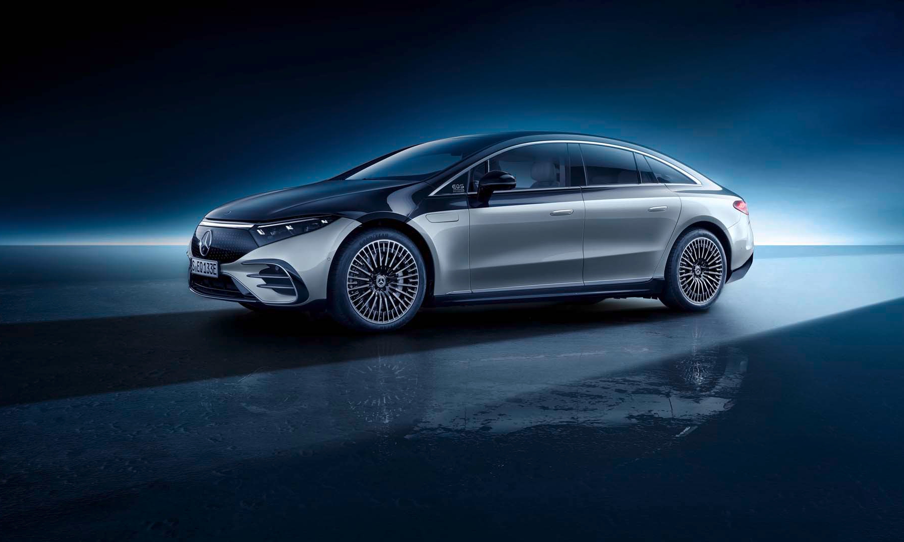 Mercedes-Benz 发布全新 EQS 全电动汽车