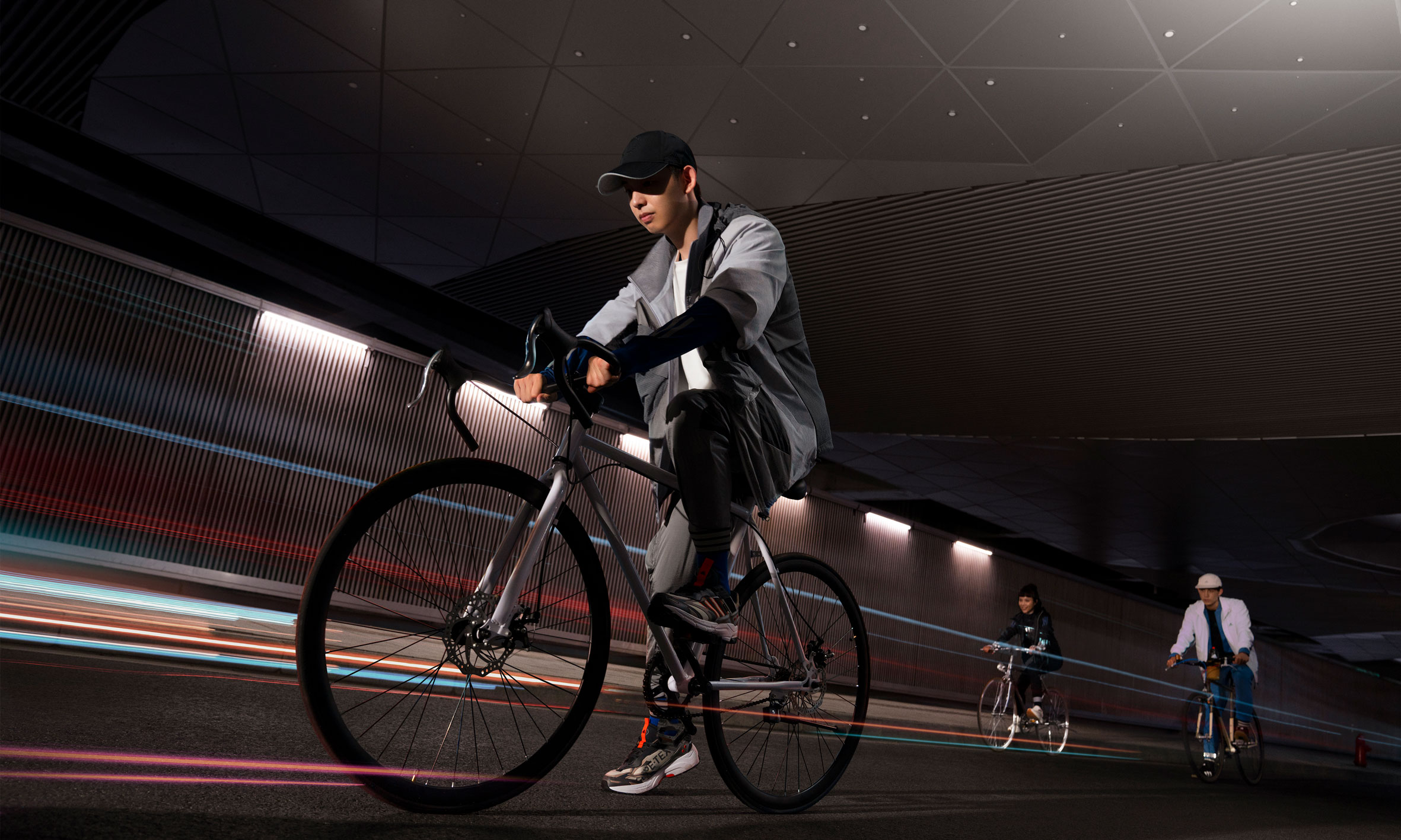 adidas 发布全新运动休闲外套系列