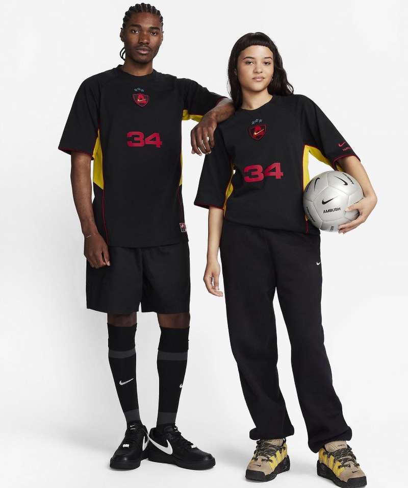 AMBUSH x Nike 合作足球系列套装预览释出