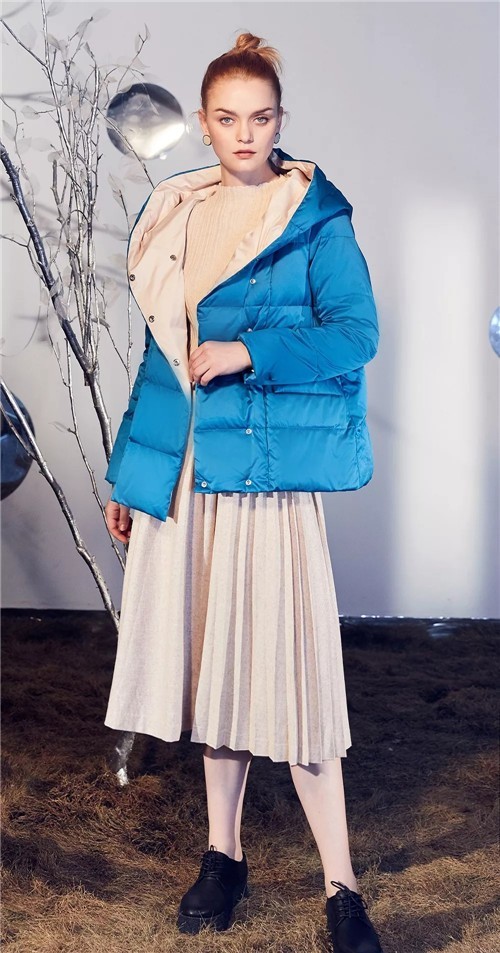 YXZD一席之地女装2019冬季新款羽绒，让晴空与温暖相拥