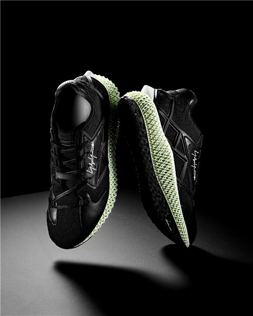 跨越经典，Y-3发布RUNNER 4D鞋履新品