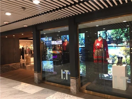 香港 I.T 全年至少亏损3亿港币...