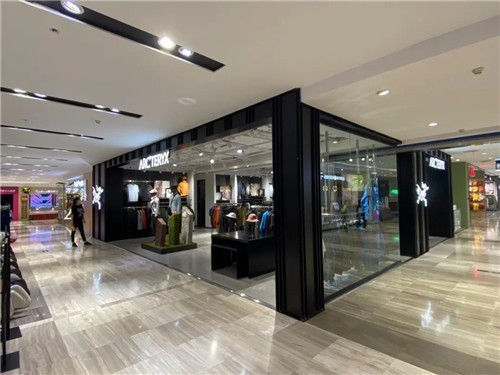 户外品牌始祖鸟乌市北京路汇嘉时代广场开业