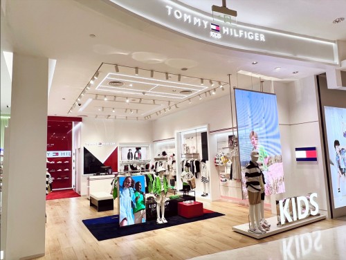 TOMMY HILFIGER继续扩大其中国童装市场版图，杭州童装新店已盛大开业