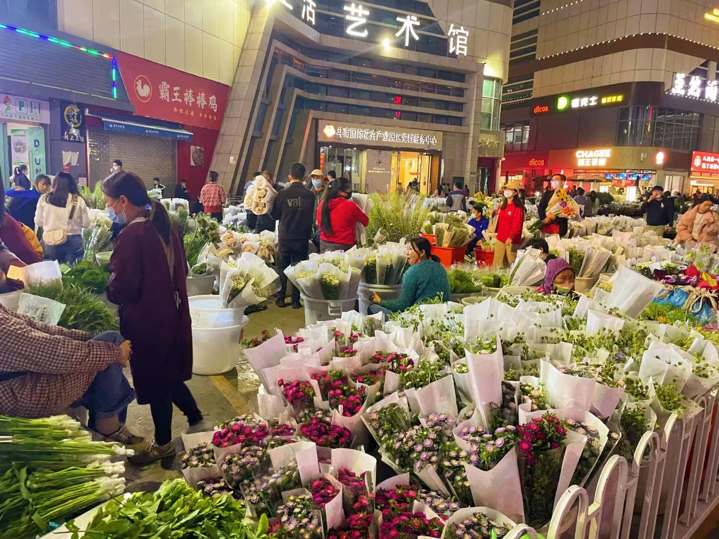 本地游、露营热  “五一”昆明这些购物中心都在“内卷”